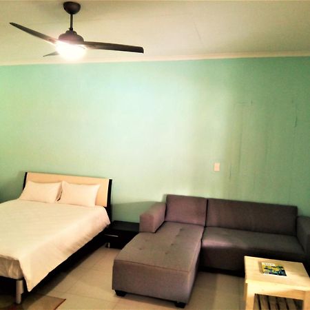Afrikawisa At O.R. Tambo International Airport Bed & Breakfast Kempton Park Room photo