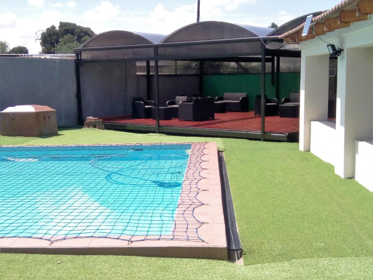 Afrikawisa At O.R. Tambo International Airport Bed & Breakfast Kempton Park Exterior photo