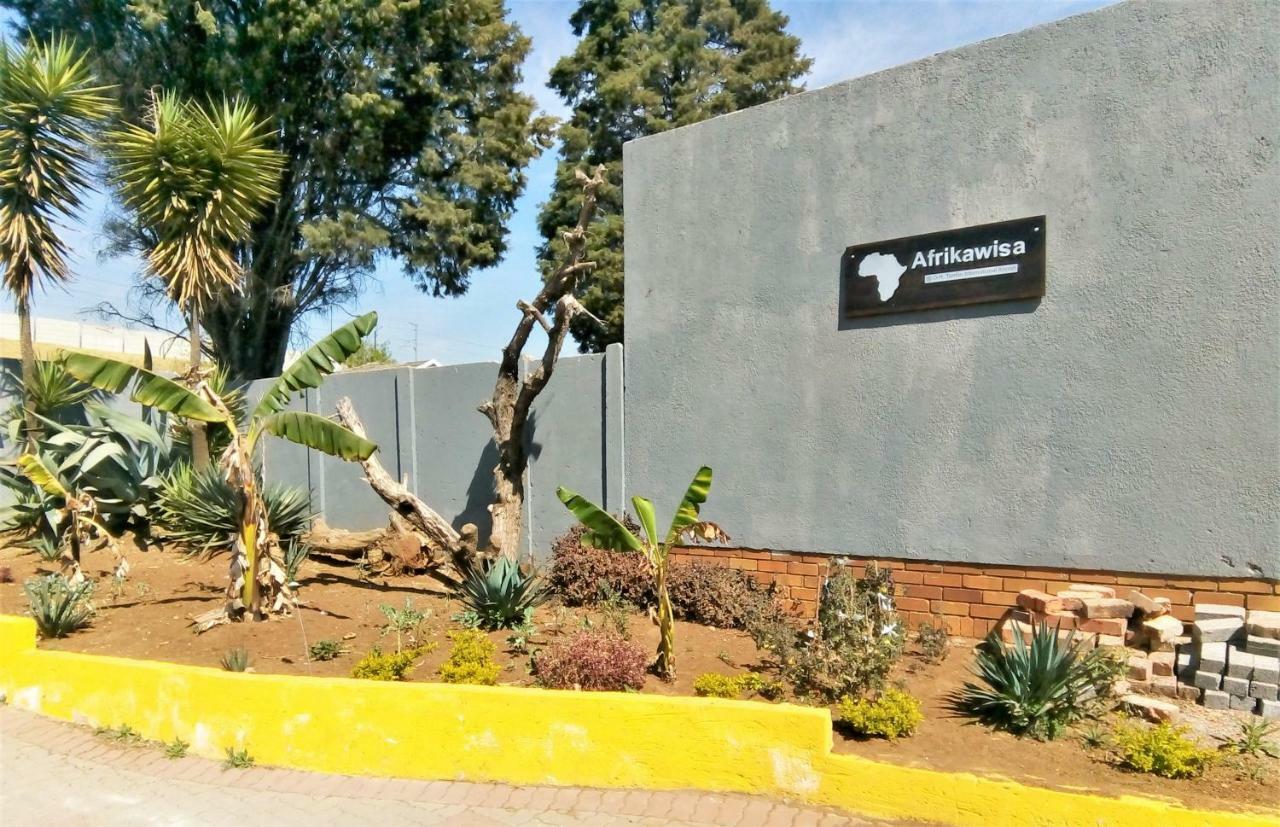 Afrikawisa At O.R. Tambo International Airport Bed & Breakfast Kempton Park Exterior photo